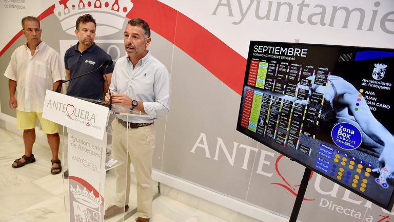 Rosas, en la presentación de la nueva temporada deportiva de las actividades deportivas Ayuntamiento de Antequera (agosto 2023)