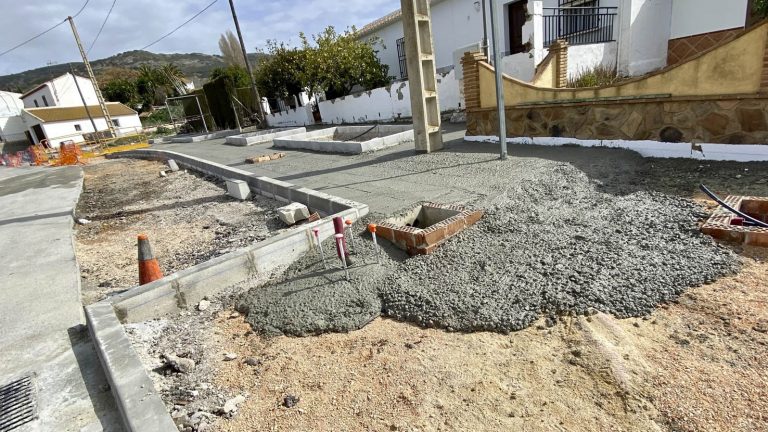 Obra en la calle Granada de la pedanía antequerana de la Joya (febrero 2023)