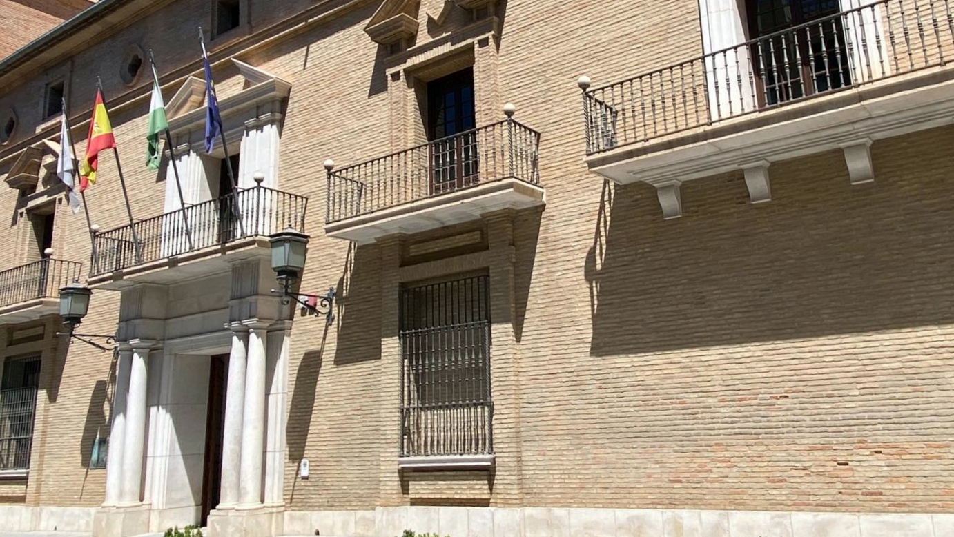 Entrada del Ayuntamiento de Antequera (agosto 2023)