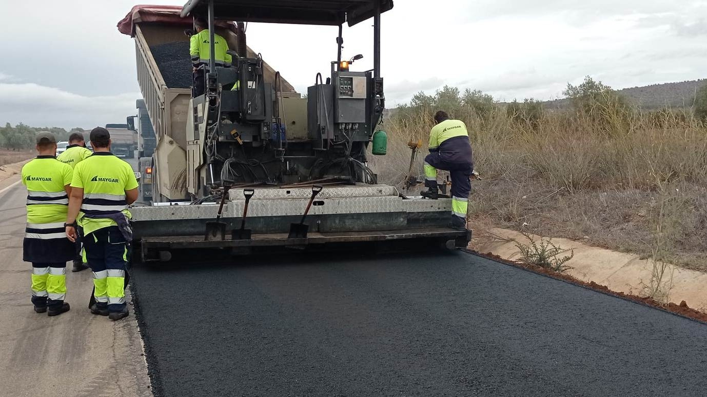 Obras de reasfaltado en el carretera MA-5406, entre Humilladero y la A-384 (octubre 2023)