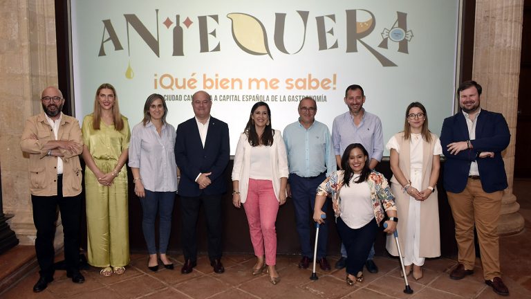 Responsables municipales en la presentación de la candidatura de Antequera a Capital Española de la Gastronomía 2024