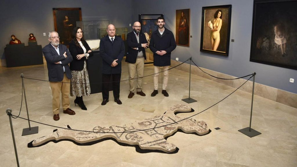 Inauguración de la exposición 'El Museo Oculto' del Museo de la Ciudad de Antequera por parte del equipo de Gobierno municipal