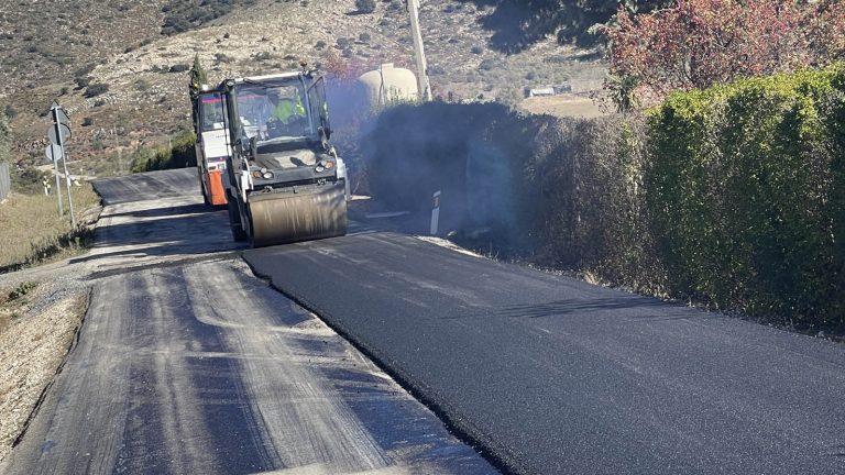 Obras de mejora en la carretera de acceso al anejo de Puerto del Barco (noviembre 2023)