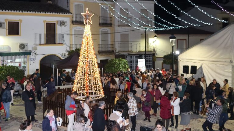 Paseo Federico García Lorca de Cuevas de San Marcos durante la pasada celebración de Las Candelas