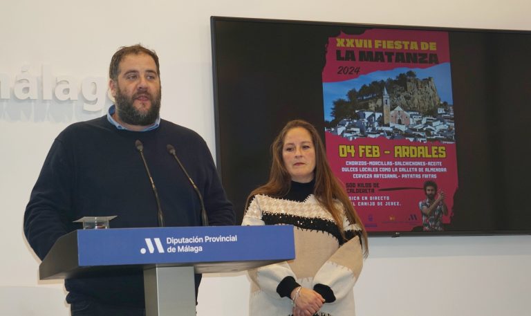 Juan Alberto Naranjo e Inés Calderón en la presentación de la XXVII Fiesta de la Matanza de Ardales en la Diputación de Málaga (enero 2024)