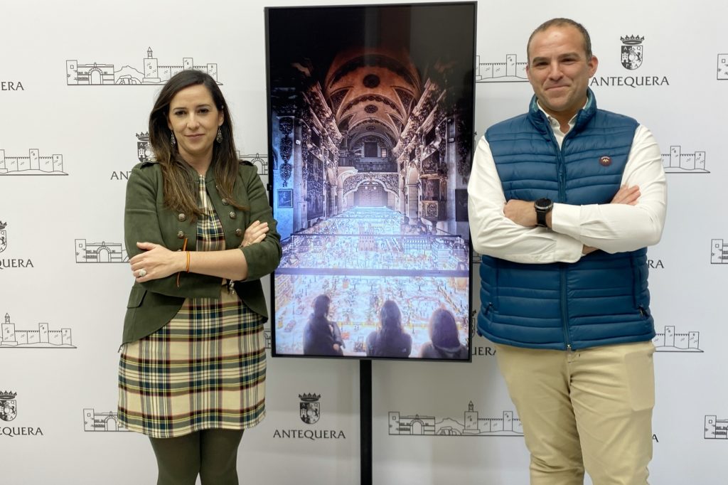 Ana Cebrián, edil de Turismo, y Juan Trujillo, secretario de la ACIA y presidente de Aventura Solidaria Antequera