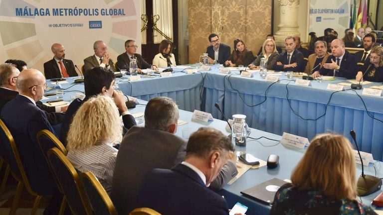 El alcalde Manolo Barón interviniendo en el foro Málaga Metrópolis Global (febrero 2024)