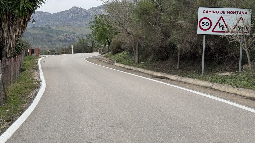 Carretera del Puerto del Barco, en el término municipal de Antequera (1) (marzo 2024)