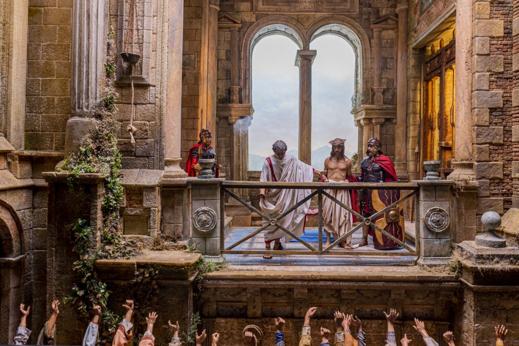 'Jesús ante Pilato' (figuras, Angela Tripi; escenografía, Carlos Marcos)