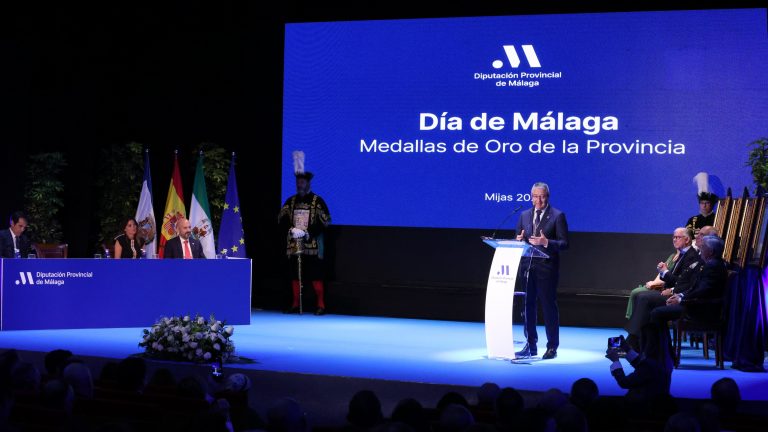 El presidente de la Diputación de Málaga, Francisco Salado, en el acto de entrega de las Medallas de Oro en el Día de la Provincia de Málaga (abril 2024)