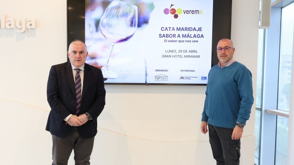 Manuel Marmolejo, vicepresidente de la Diputación, y José Antonio Burgos, de Populus Global Gastronomy, organizadora de la Experiencia Verema en Málaga (abril 2024)