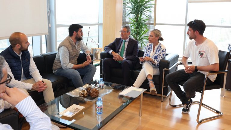 Reunión entre representantes del Ayuntamiento de Campillos y la Diputación para el arreglo de la Piscina Cubierta (mayo 2024)