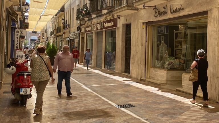 Comercios de la calle Duranes de Antequera (junio 2024)