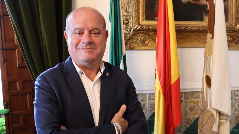 El alcalde de Antequera, Manolo Barón, en el despacho de Alcaldía (junio 2019)
