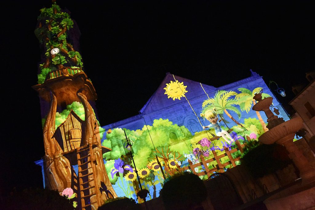 Espectáculo en la fachada de la Iglesia de San Sebastián en el Antequera Light Fest (julio 2023)