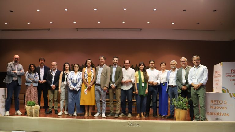 Foto de familia de autoridades y representantes empresariales participantes en la inaguración de NESI Forum en el CEULAJ de Mollina (junio 2024)