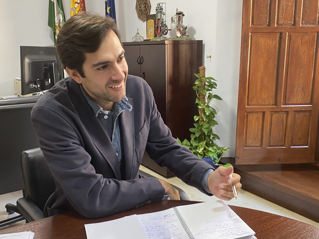 Juan de Lucchi, director de la Oficina Comarcal Agraria (OCA) de Antequera, durante la entrevista con Clave Económica (mayo 2024)