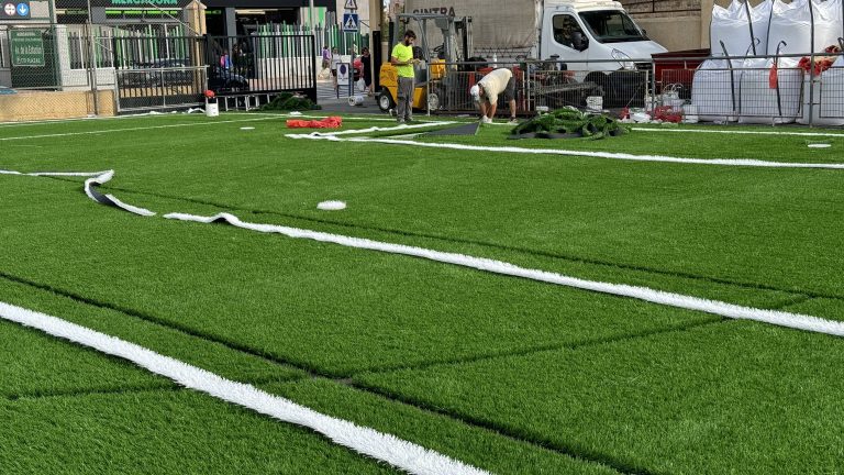 Renovación de un campo de fútbol 7 junto al Polideportivo Fernando Argüelles de Antequera (junio 2024)