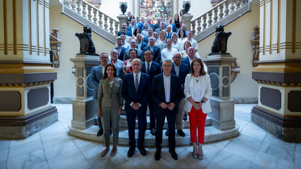 Responsables municipales participantes en el Foro Málaga Metrópolis Global en la que se ha firmado la 'Carta del Agua' (julio 2024)