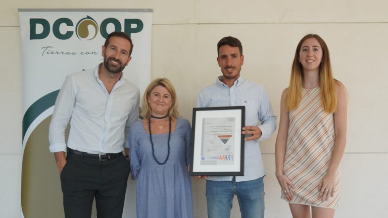 Entrega del certificado de residuos cero de la planta de envasado de Mercaóleo del Grupo Dcoop (agosto 2024)