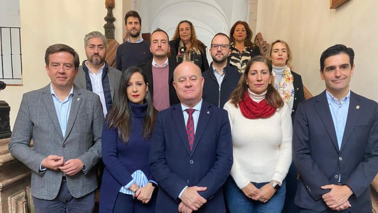 Responsables municipales de la Fundación Ciudades Medias del Centro de Andalucía y representantes sindicales en el Ayuntamiento de Antequera (noviembre 2024)