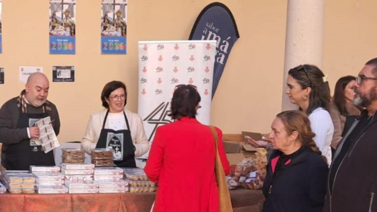 Expositor de la segunda muestra de repostería conventual de Ronda (foto Ayuntamiento de Ronda) (diciembre 2024)
