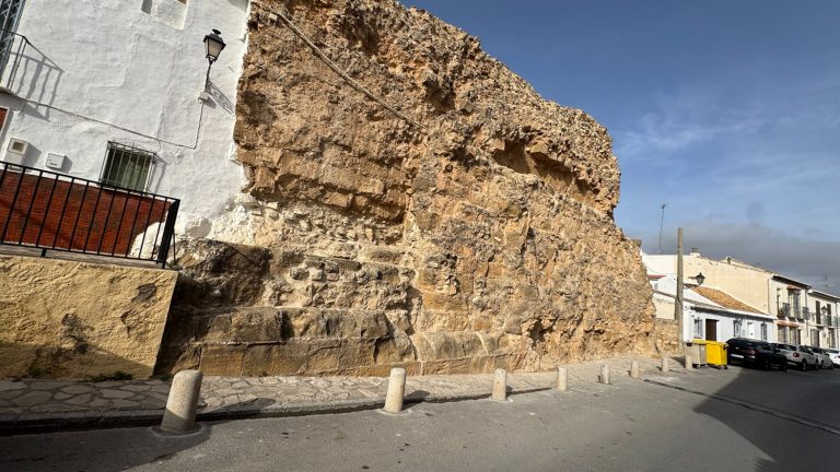 Lienzo de muro del siglo XVI restaurado de la antigua iglesia de Santa María en la calle Niña de Antequera (enero 2025)