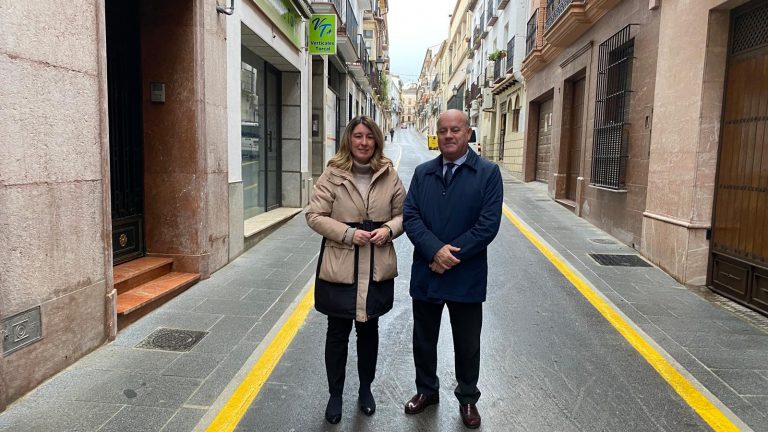 Teresa Molina y Manolo Barón, en la calle Mesones de Antequera (enero 2025)