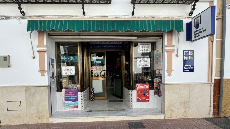 Despacho de Loterías y Apuestas del Estado en el establecimiento Destalles y Complementos Ana de Humilladero