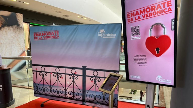 Kiosco de la acción promocional 'Enamórate de la Verónica' (febrero 2025)