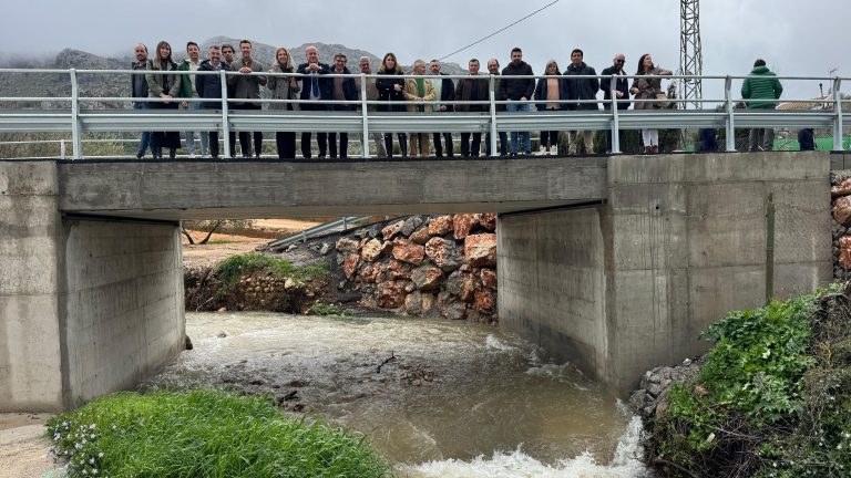 Nuevo puente sobre el arroyo Cerezo de acceso a Villanueva del Rosario (marzo 2025)