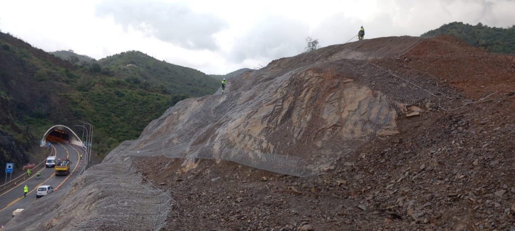 Estado del talud de la A-45, cerca de Casabermeja, afectado por los corrimientos de tierra (abril 2025)
