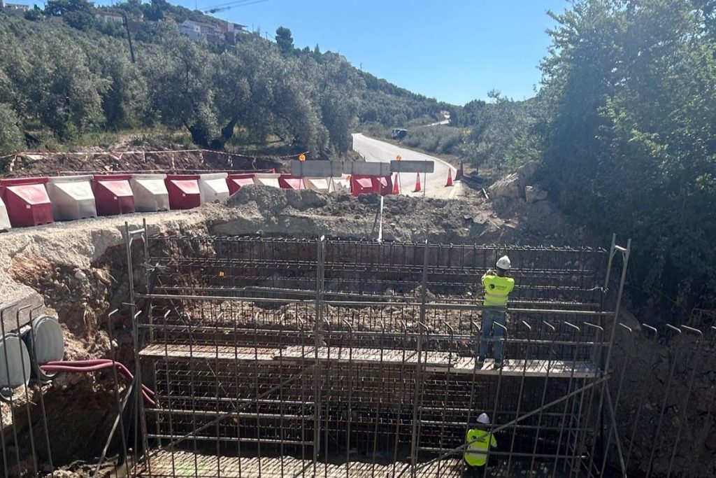 Actuaciones para evitar desbordamientos en la MA-6101, de acceso a La Parrilla (mayo 2025)