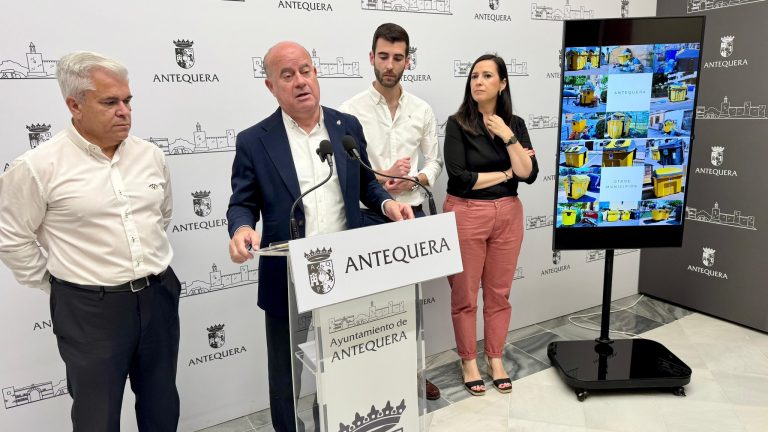 Paco Castillo, Manolo Barón, José Fernández y Ana Cebrián en el Ayuntamiento de Antequera (mayo 2025)