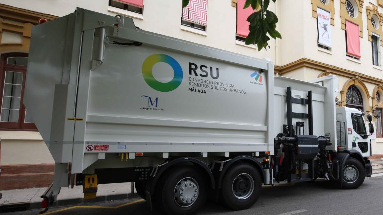 Camión de recogida de basura del Consorcio de Residuos Sólidos Urbanos