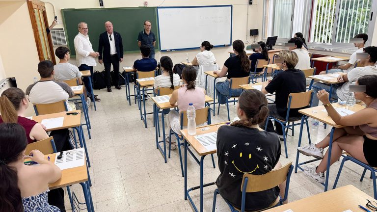 El alcalde Manolo Barón en el IES José María Fernández (junio 2025)