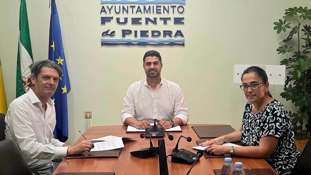 Firma del acuerdo entre el Ayuntamiento de Fuente de Piedra y Euromatic (julio 2025)