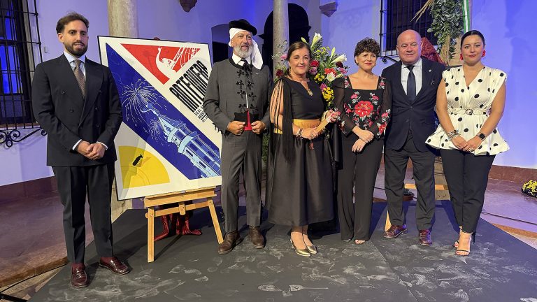 Alberto Naranjo, Juan Ignacio Ramos, Lourdes Moreno, María Rosales, Manolo Barón y Elena Melero en la presentación del cartel de la Real Feria de Agosto de Antequera (julio 2025)