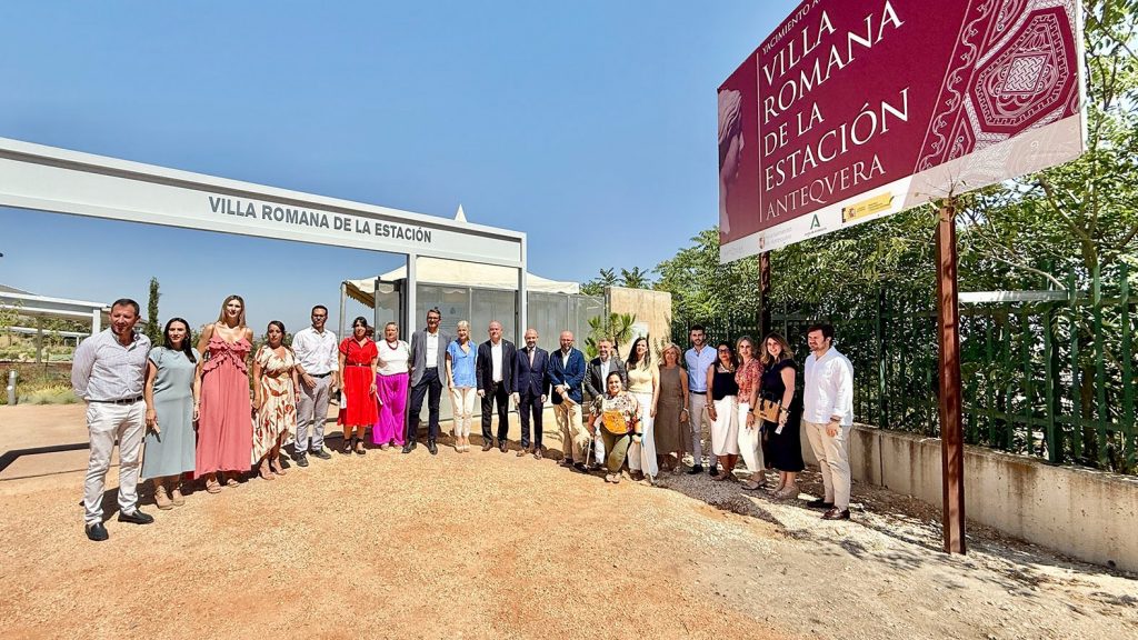 Autoridades presentes en la inauguración de la Villa Romana de la Estación de Antequera (julio 2025)