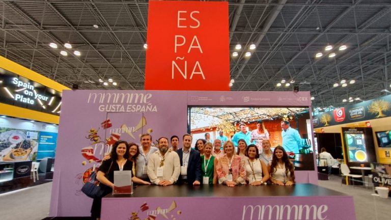 Delegación de Sabor a Málaga en la zona expositiva de España en la feria Summer Fancy Food 2025 (julio 2025)