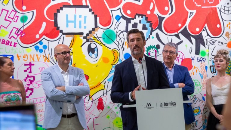 El acalde de Villanueva del Rosario, Ignacio Ramos, en la presentación de la exposición 'Rara. Residencia de arte' en La Térmica (julio 2025)
