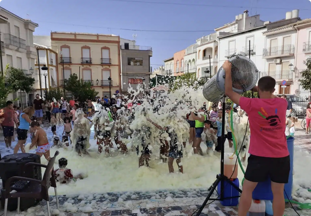 Fiesta de la Espuma en la Feria de Agosto de Cuevas de San Marcos