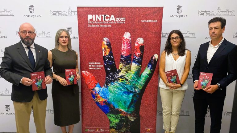 José Medina Galeote, Paqui Sánchez, Emilia Garrido y José Antonio Barón, en la presentación del Concurso Nacional de Pintura Ciudad de Antequera (julio 2025)