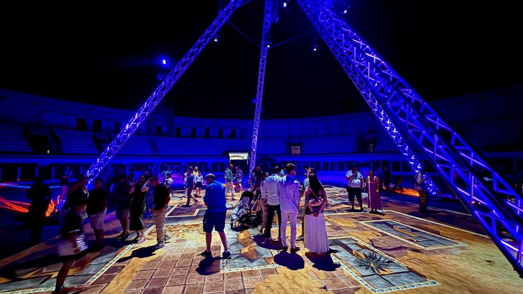 Pirámide de luz en la Plaza de Toros de Antequera (julio 2025)