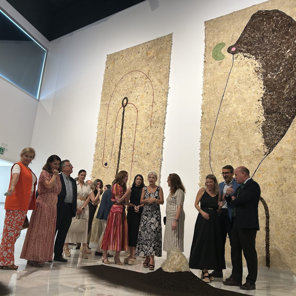Visita a la exposición 'Resonancias de la tierra sagrada' del Museo del Sitio de los Dólmenes de Antequera (julio 2025)