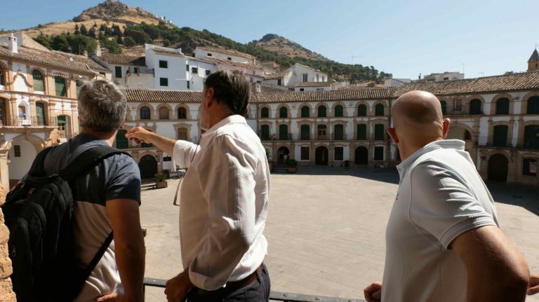 Vista de la Plaza Ochavada desde el balcón del Ayuntamiento de Archidona (julio 2025)