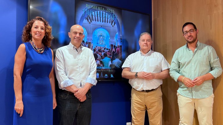 Antonia Ledesma, Manuel Almohalla, Fernando Morales y Pablo Garrido, concejal de Turismo, en la presentación de la Romera Nocturna a la Virgen de Gracia de Archidona en la Diputación (agosto 2025)