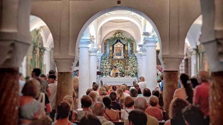 Detalle del cartel de la Romería Nocturna de la Virgen de Gracia 2025 de Archidona, con imagen obra de Francisco Rodríguez Conejo (agosto 2025)