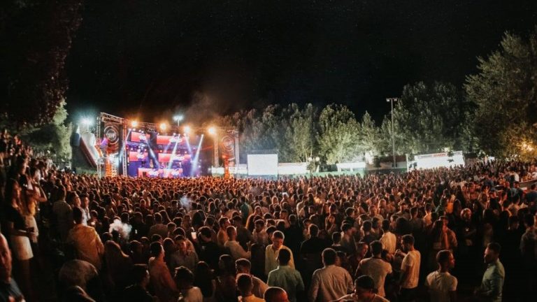 El Tramusic Festival se celebra en la plaza de la Libertad de Villanueva del Trabuco (foto: Traumusic Festival) (agosto 2023)