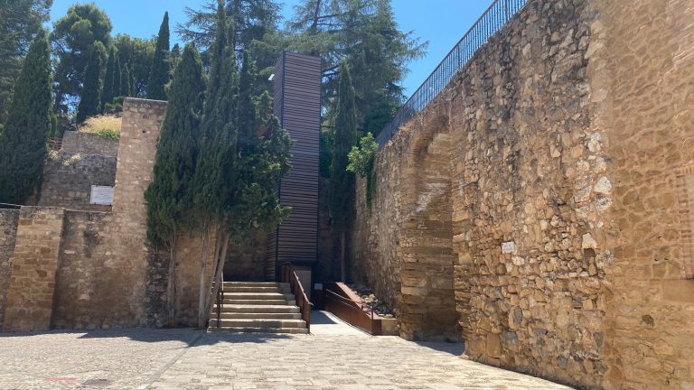 Entrada de la Alcazaba de Antequera (julio 2025)